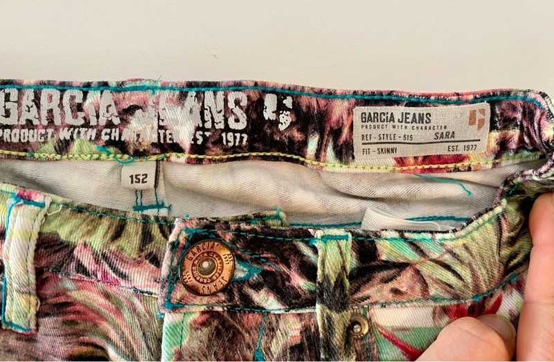 Calças coloridas, skinny fit, marca Garcia Jeans, tamanho 152.