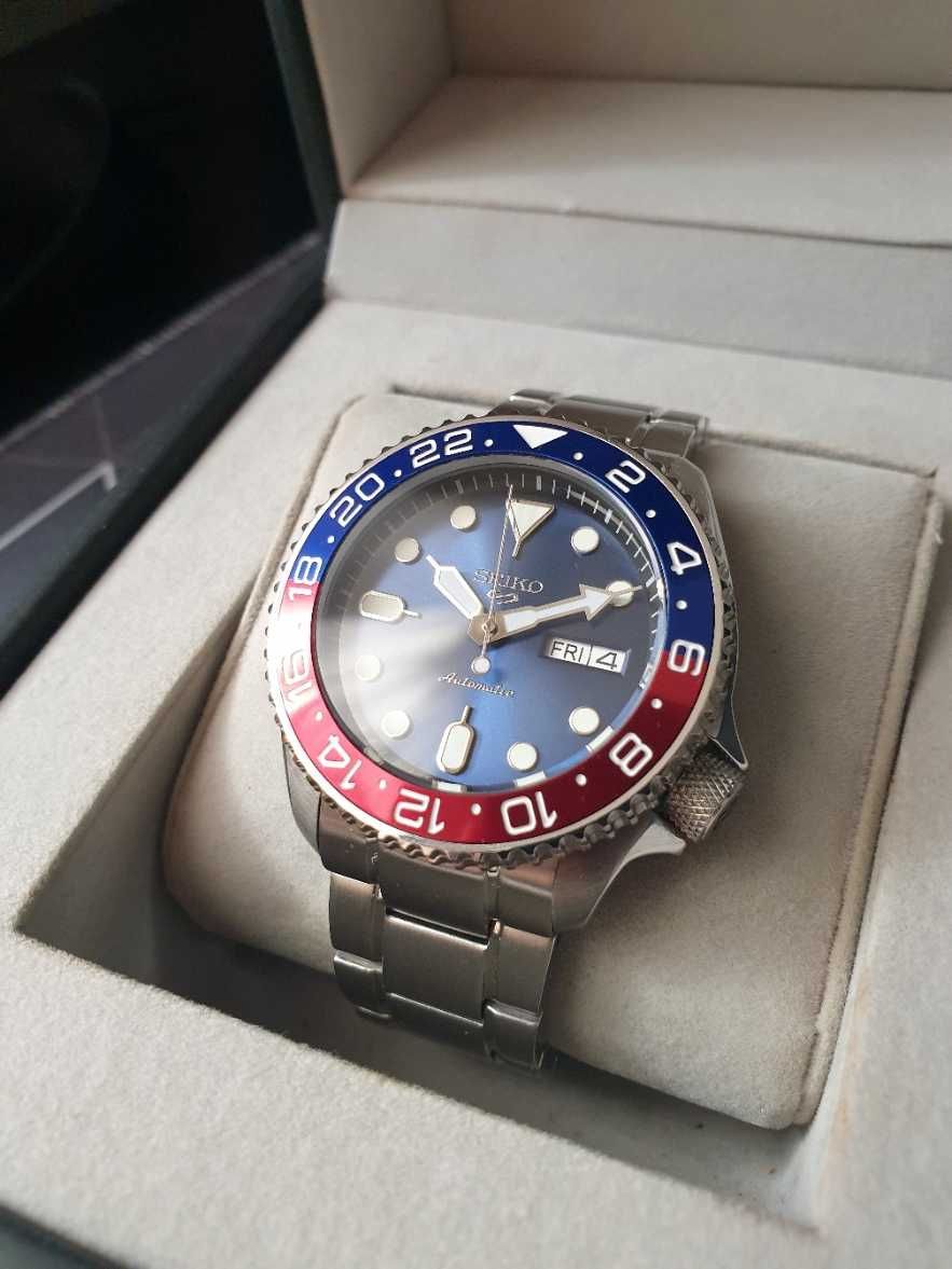 Seiko SKX Pepsi Mod Automatic - zegarek automatyczny na bransolecie