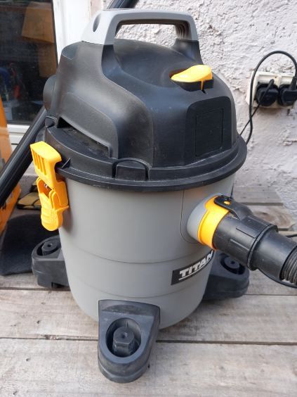 Titan 1300W 16l odkurzacz na mokro i sucho 240V