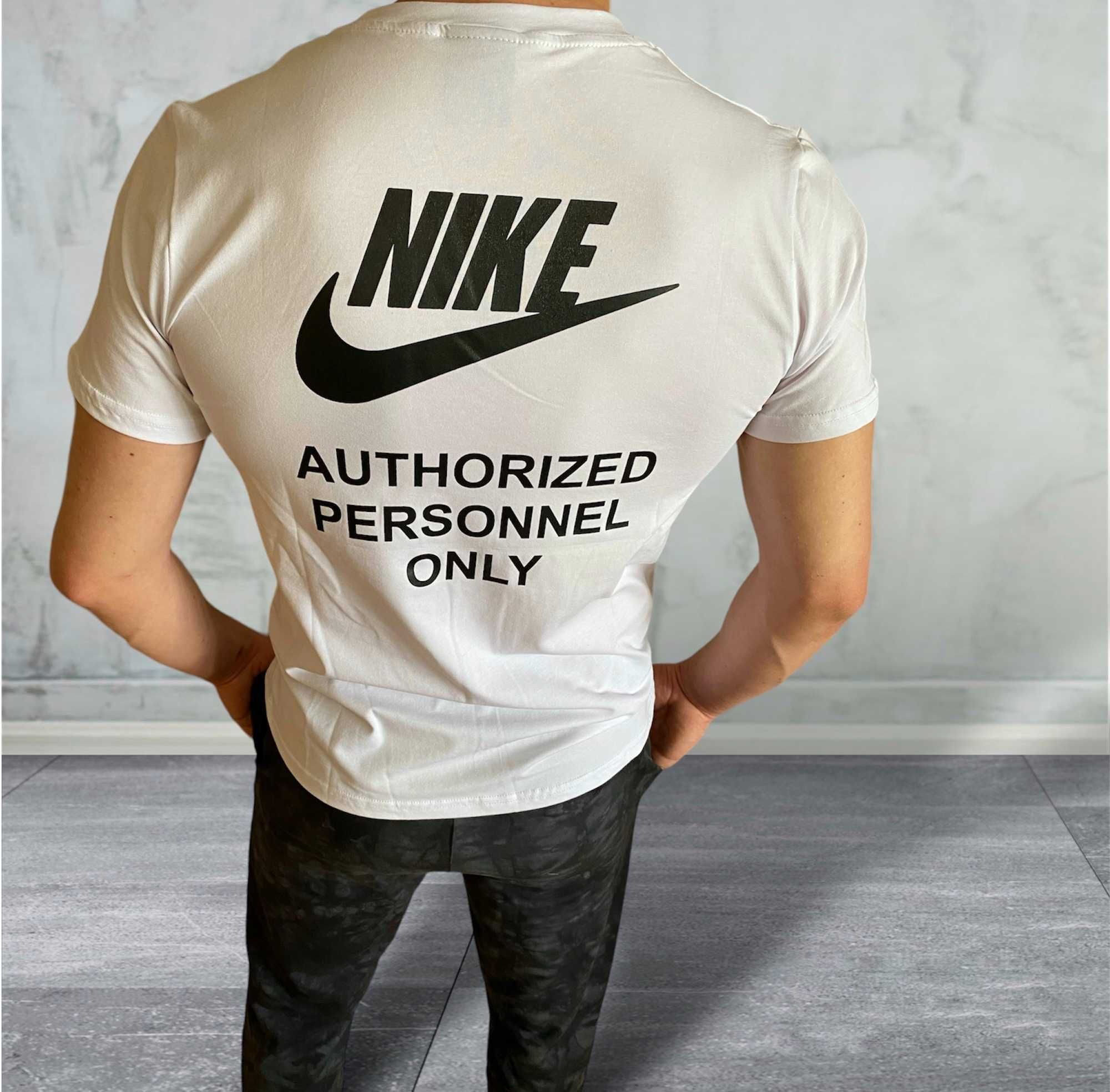 Чоловіча спортивна футболка Nike
