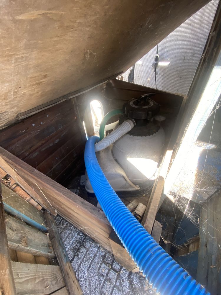 Piscina 6x3 com estrutura en madeira a volta