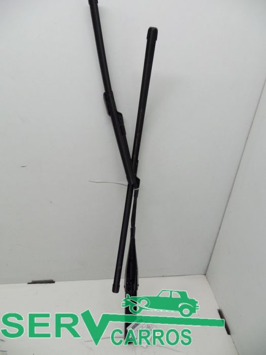 Haste / braço de escova limpa vidros frente direita FORD Fiesta VI (CB