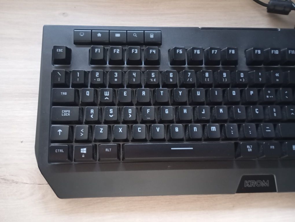 Teclado Gaming RGB