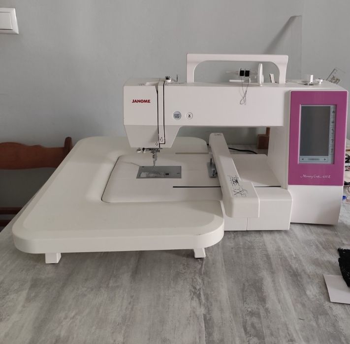Вишивальна машина janome 450e 
В роботі була рік. 
В ремонті жо