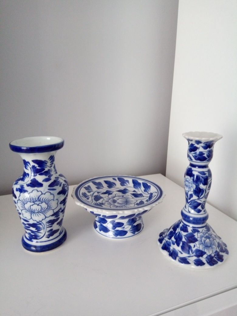 Świecznik,wazonik,paterka z porcelany, niebieski wzór