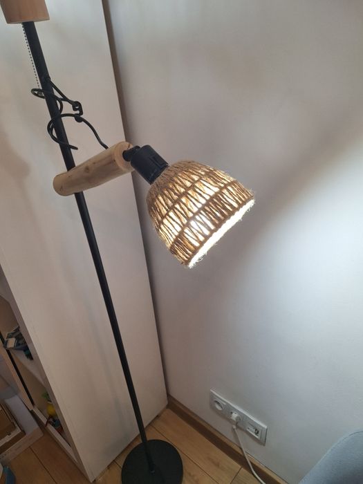 Lampa podłogowa z wikliną