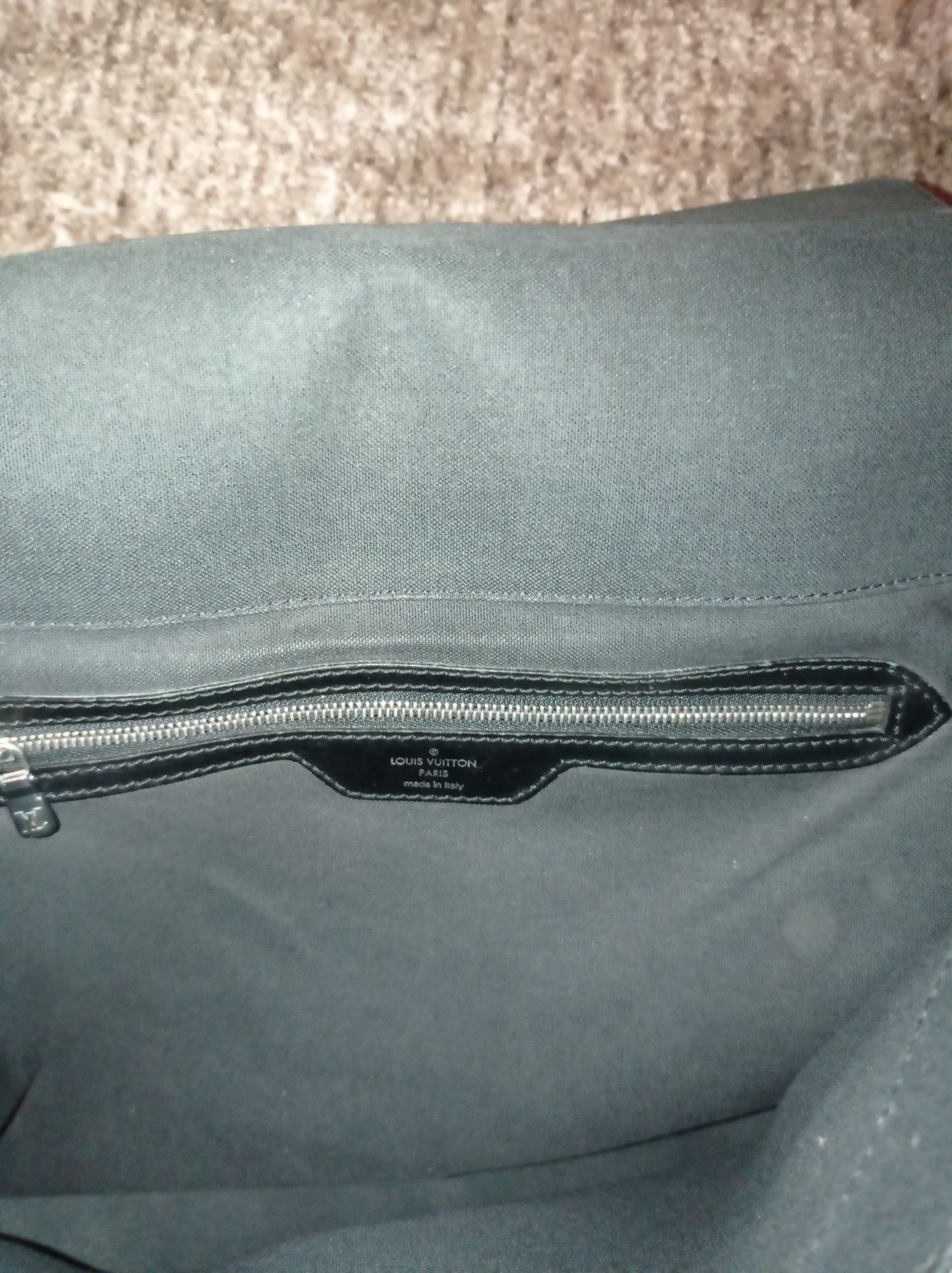 Оригинальная сумка Louis Vuitton Taiga Leather