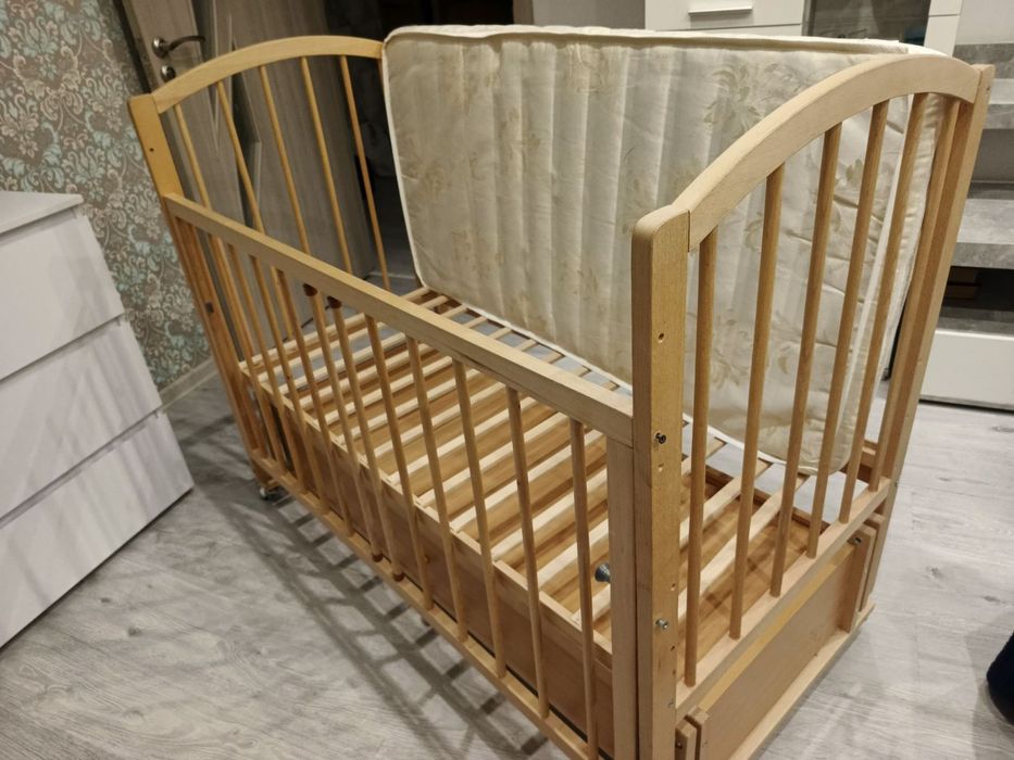 Продам дитяче ліжко 120*60 з маятником і шухлядою