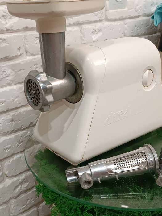 Універсальна єлектро мьясорубка.