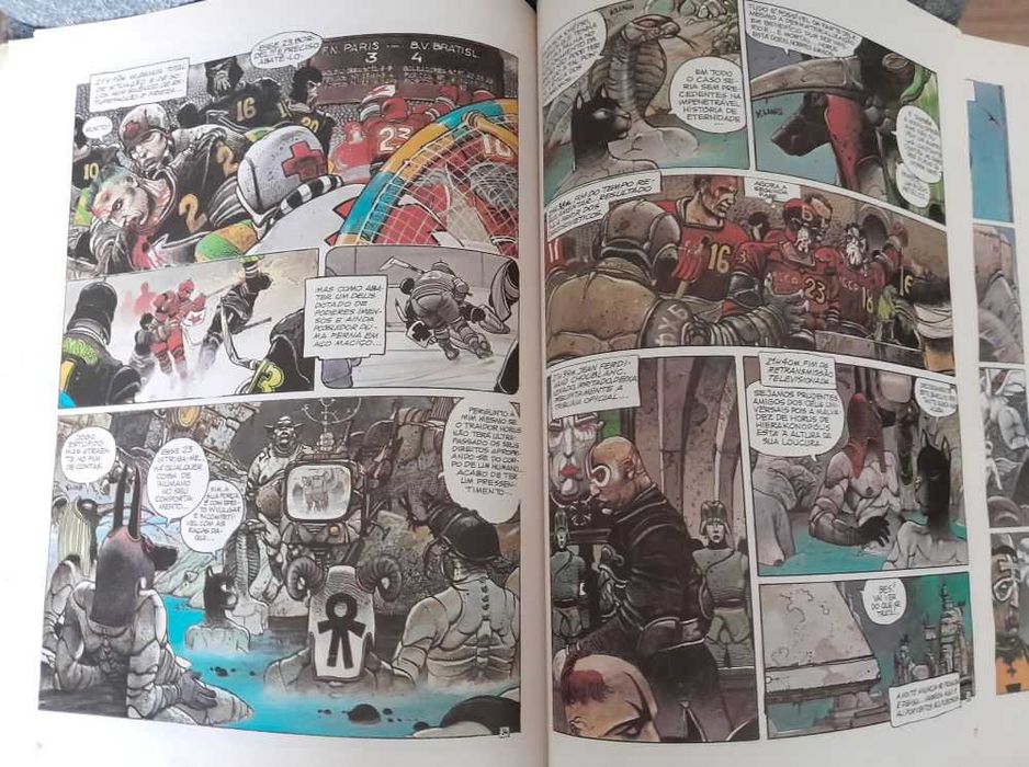 6 livros de Bilal e 1 de Moebius