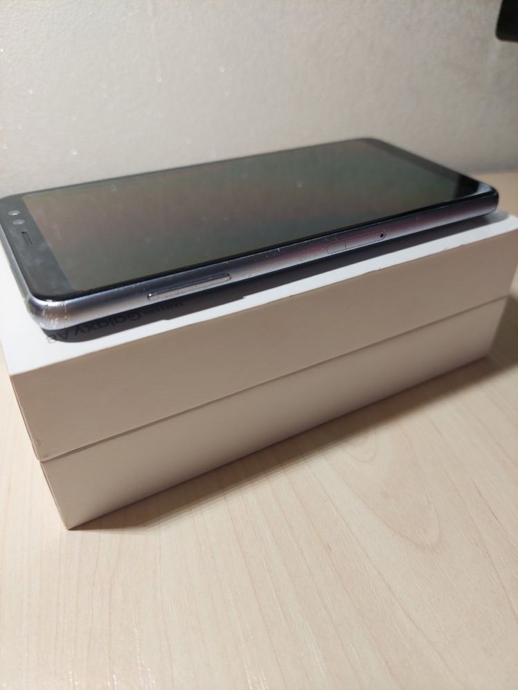 Samsung A8 телефон мобильный