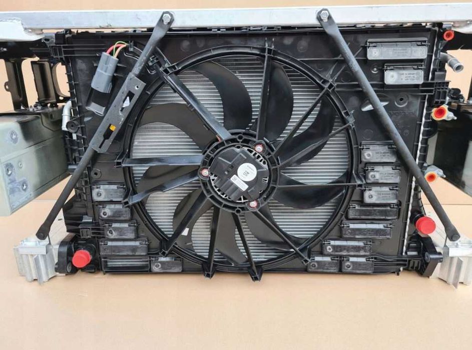 Volvo S90 II Передня панель, телевізор