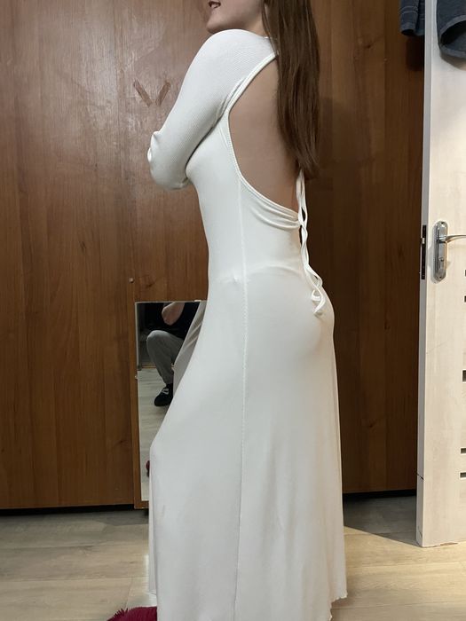 Сукня з оголеною спиною