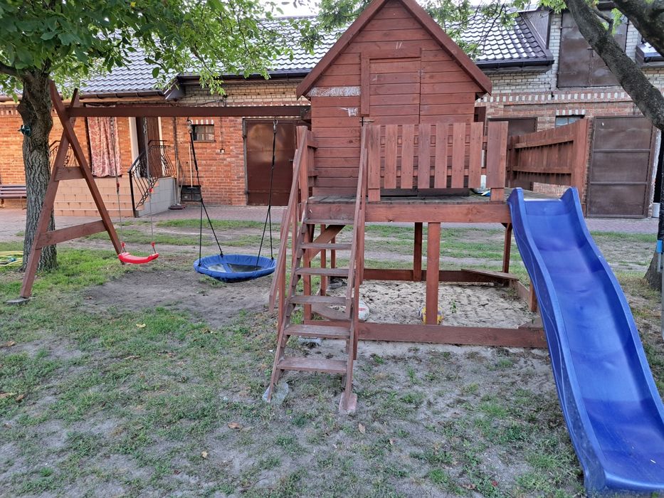 Domek dla dzieci, zjeżdżalnia