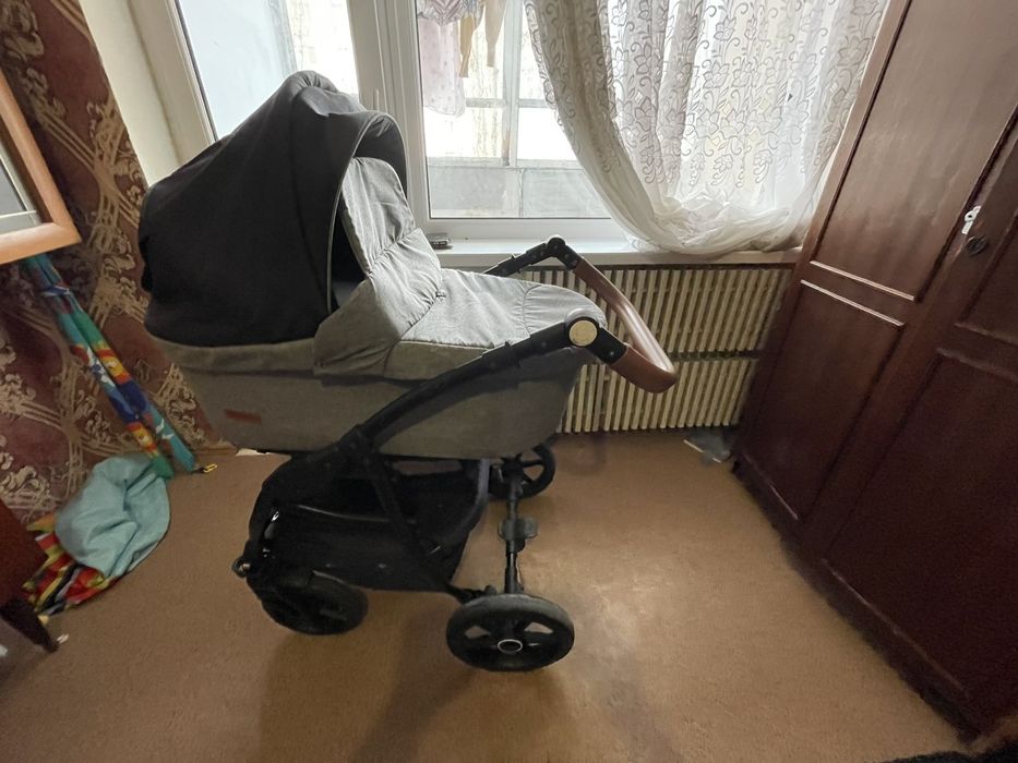 Дитяча коляска .