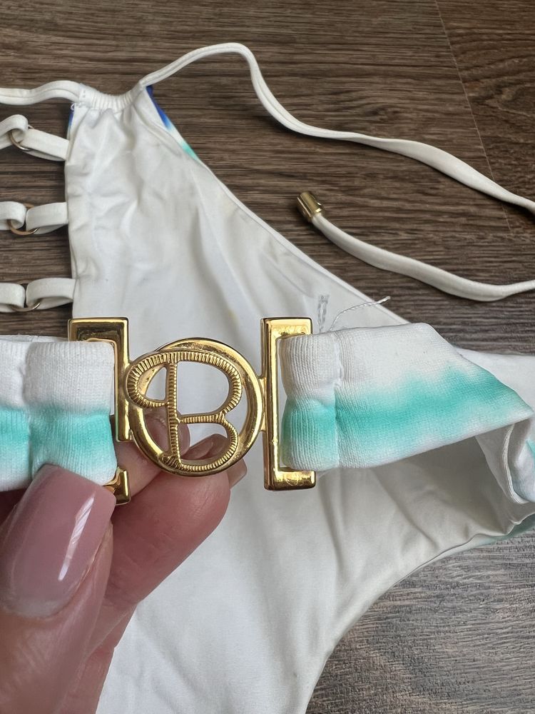 Продам  суцільний купальник Beach Bunny. Розмір S.