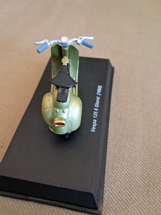 Vespa 125 6 Giorni 1952 escala 1:43