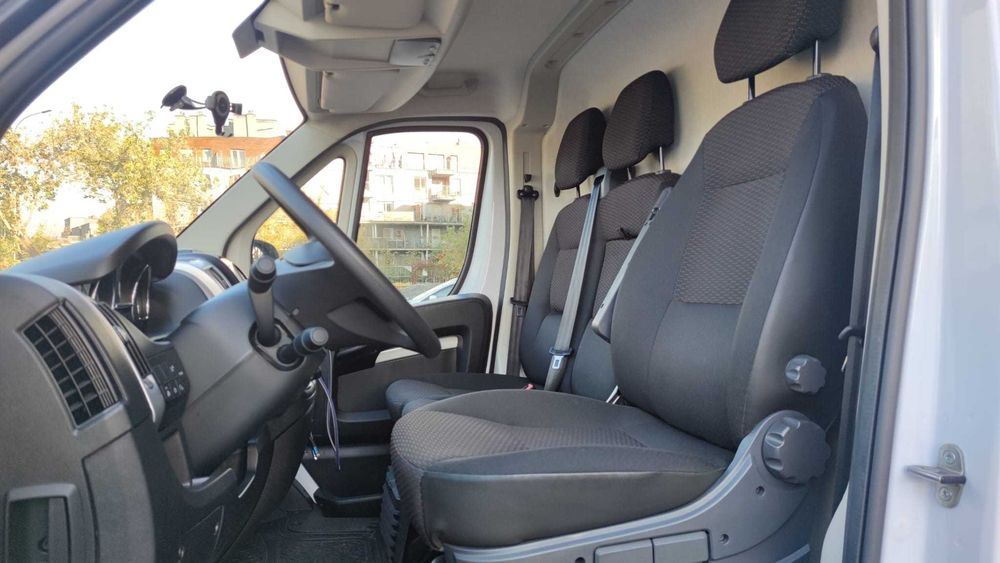 Wynajem lub wypożyczenie auta dostawczego busa Opel Movano L3H2