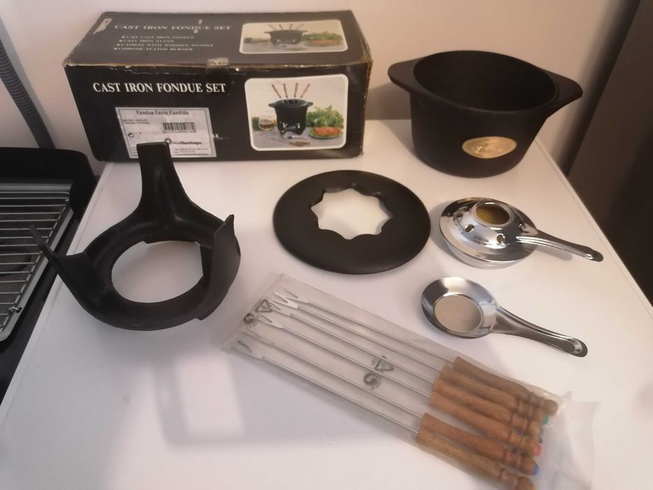 Fondue Novo em ferro fundido. Ótimo preço