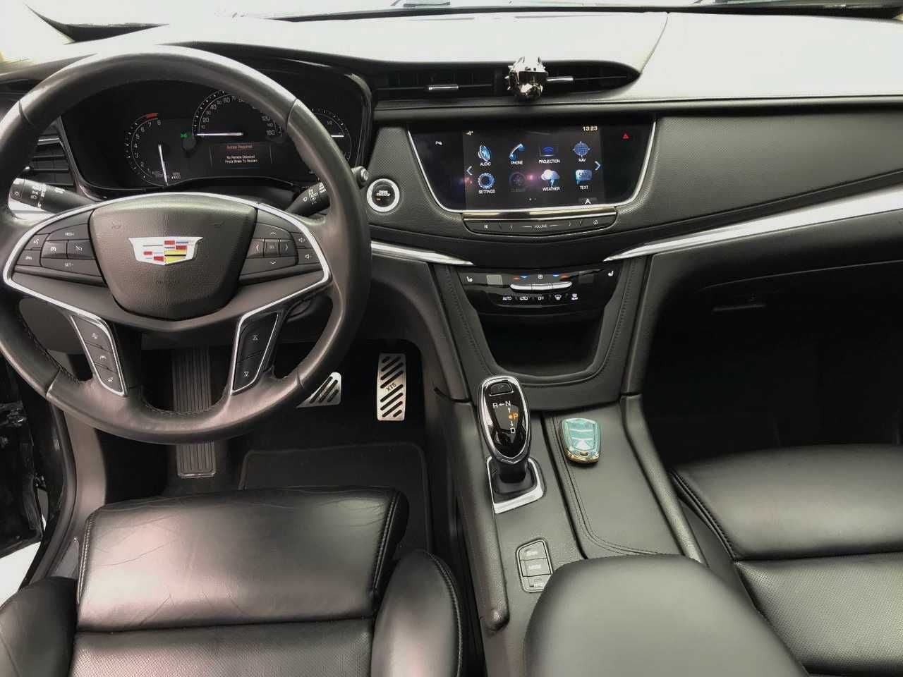 Авто Cadillac XT5