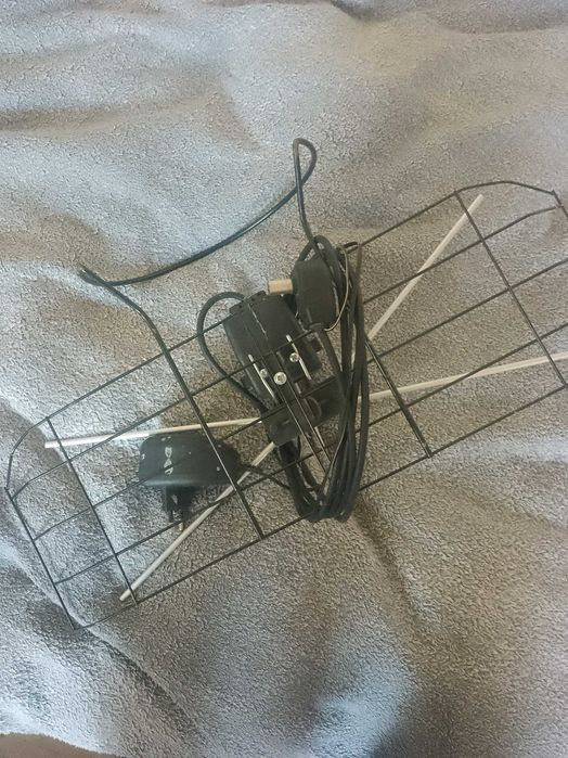 Antena pokojowa z zasilaczem