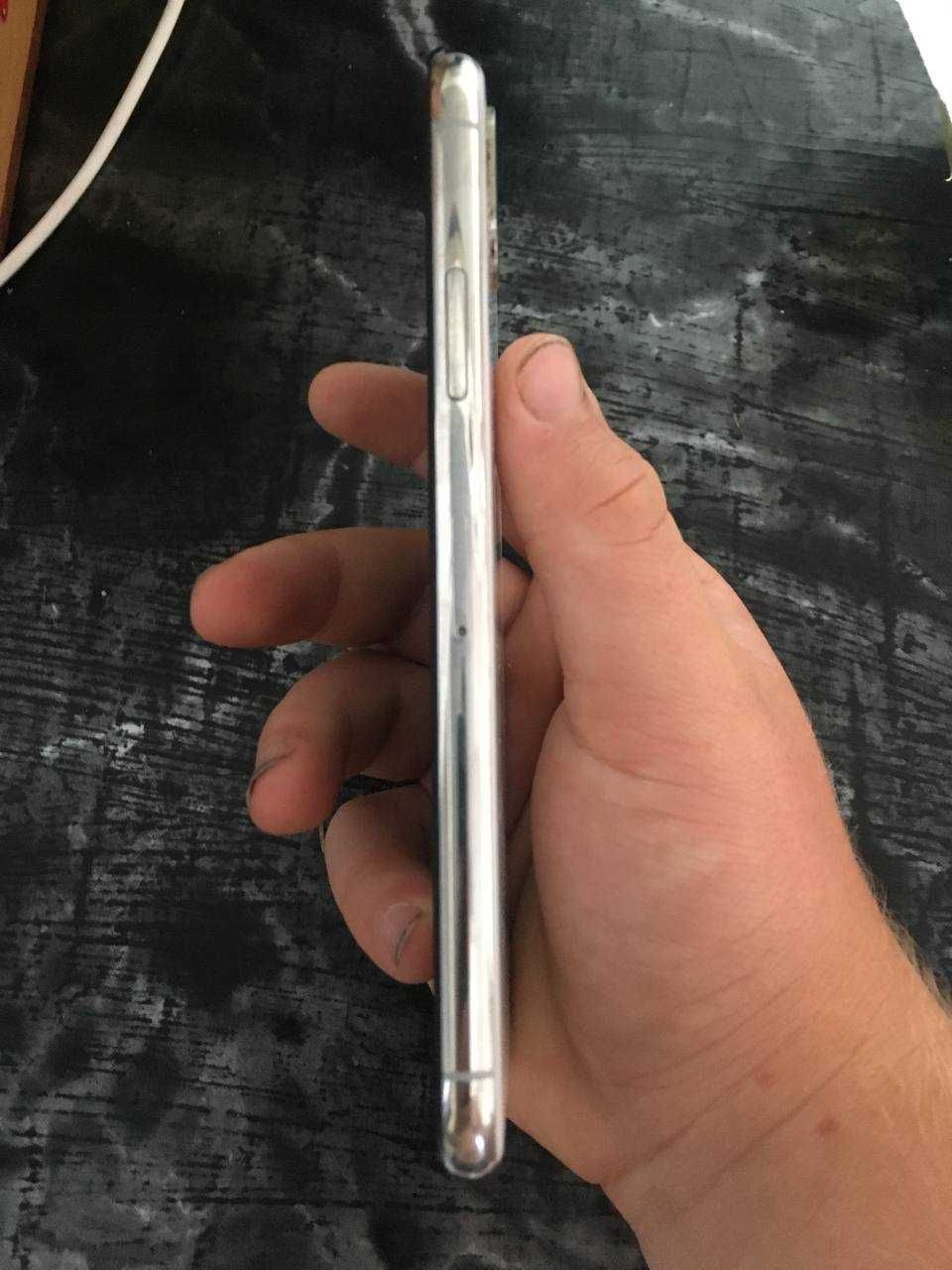 Продам iPhone X.