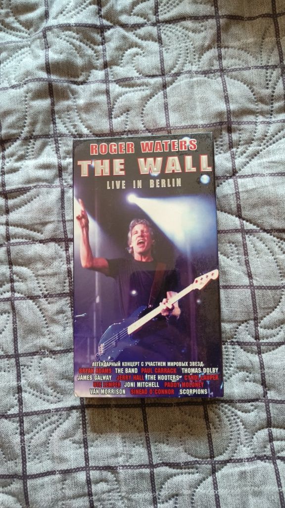 VHS касета з концертом Роджера Уотерса "Стіна"