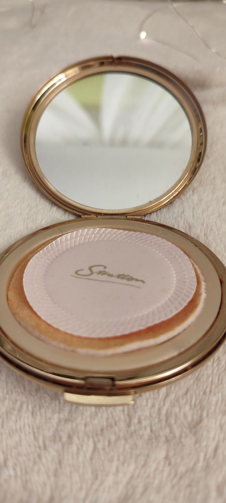Vintage 1950’s Stratton Made in England Powder Compact Gold Textured