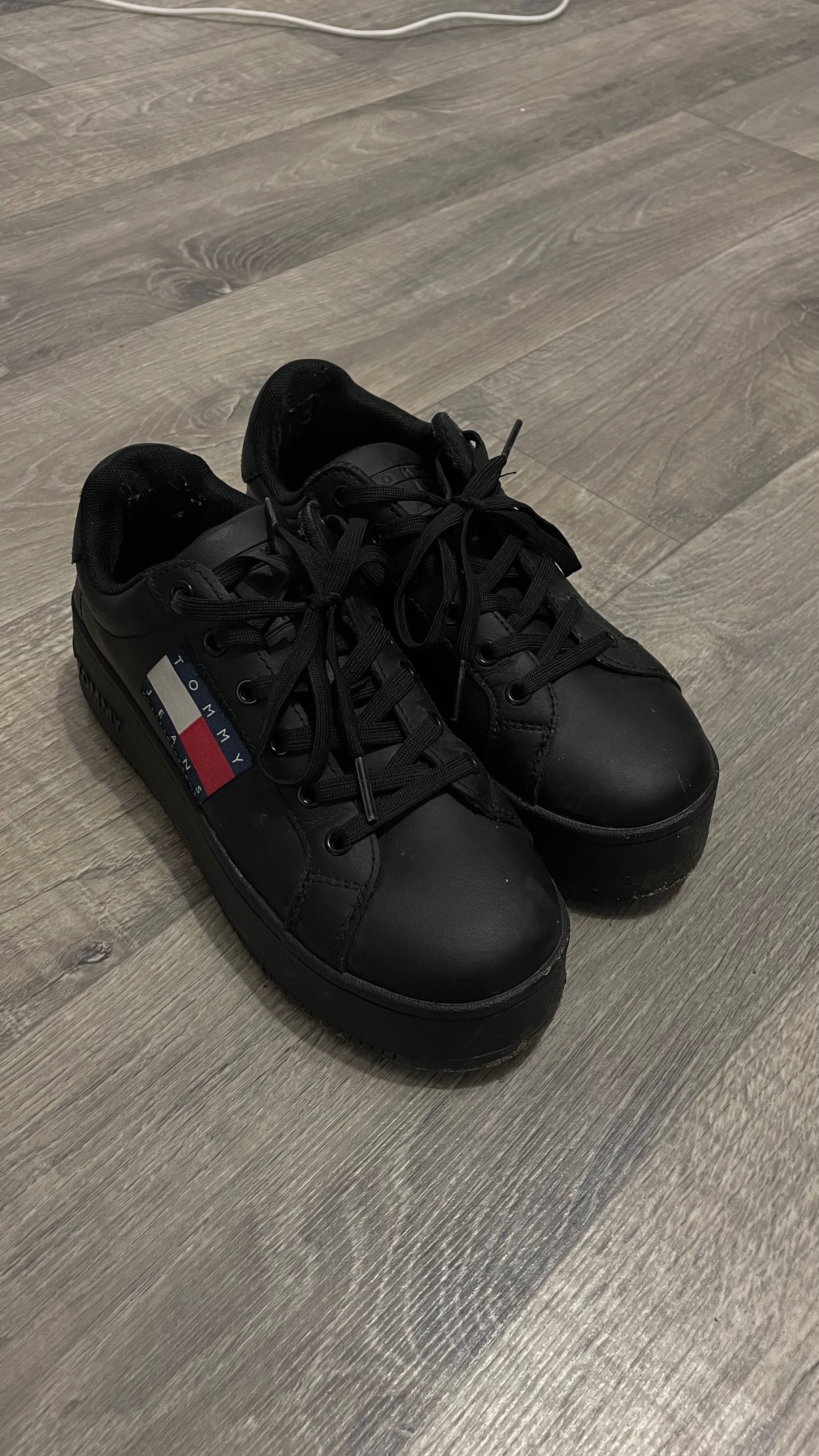 Кросівки шкіряні Tommy Hilfiger