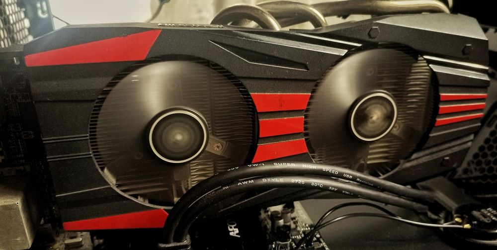 ASUS Radeon R9 270X 2GB