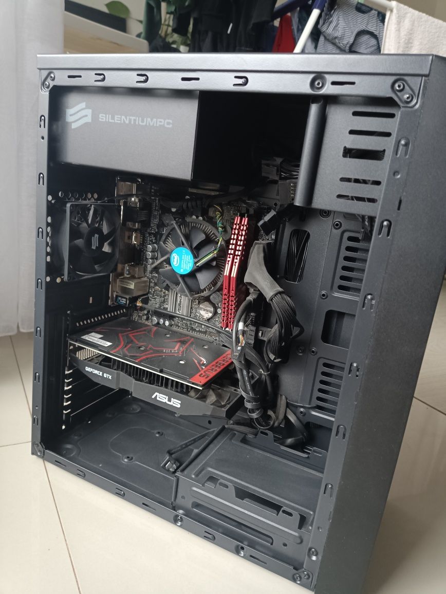 Zestaw komputerowy, Komputer + monitor 27cali, i3 8100, 1050ti 8GB RAM