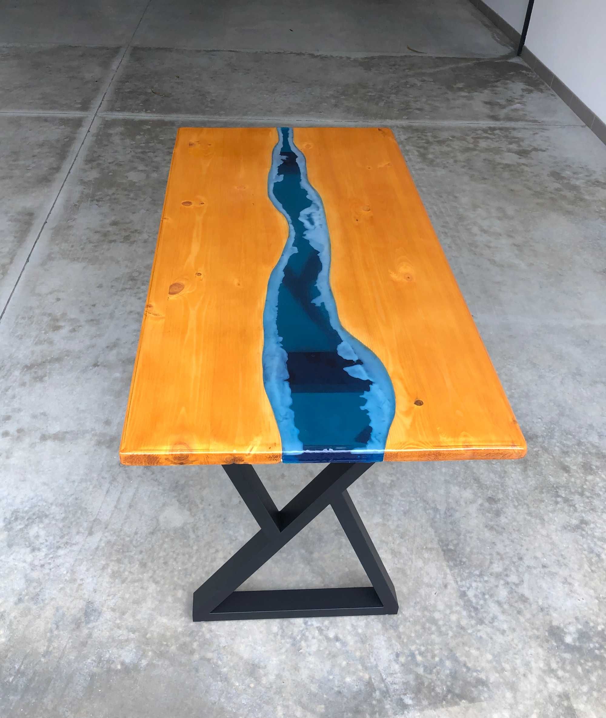 Mesa de Madeira Maciça e Resina Epóxi – Feita à Medida