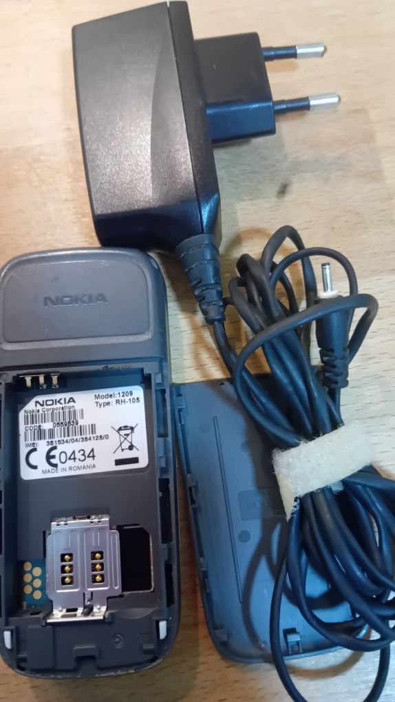 Nokia 1209 com carregador