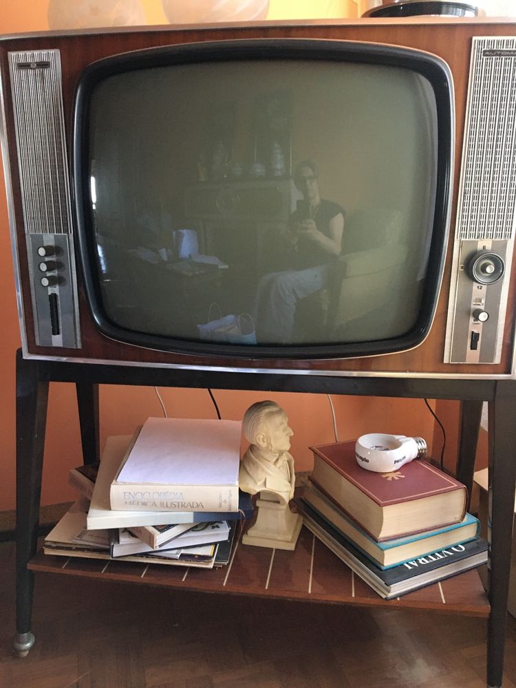 Televisão anos 70 Automate com movel integrado