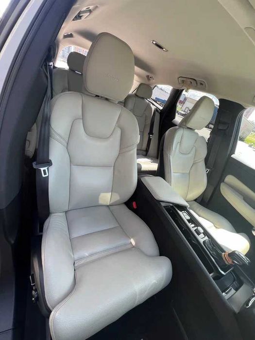 2019 Volvo XC60  2.0 бензин