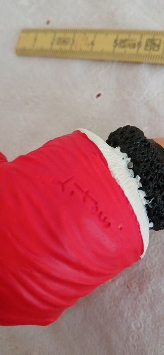 Estatueta pintada á mão