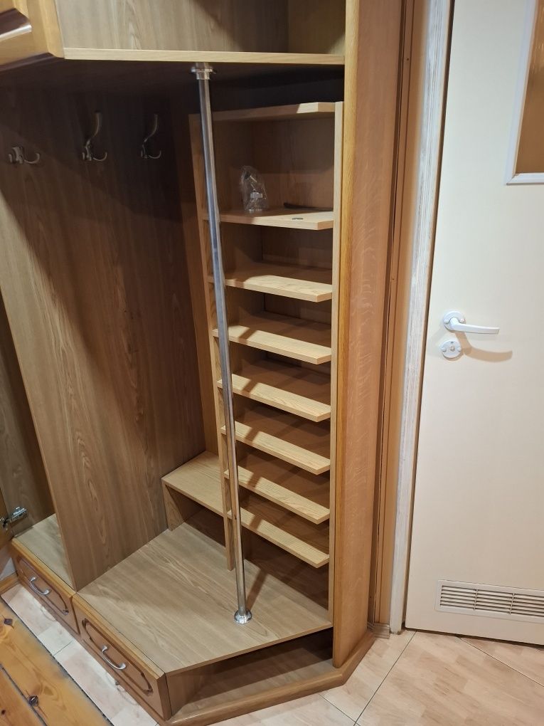 Продам прихожую фасад натуральное дерево