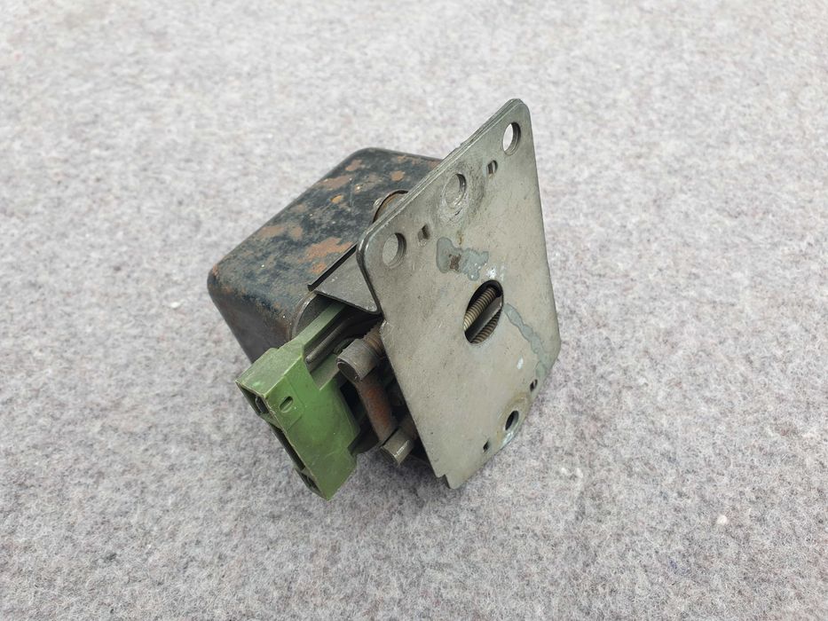 Fiat 125p Regulator napięcia Żuk Nysa Polonez alternator 15 67 RC1/12B