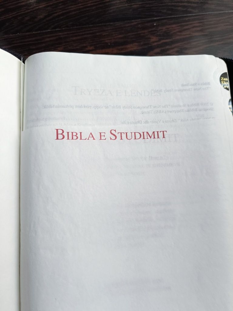Bibla e studimit - The New Thompson Study Bible in ALBANIAN
