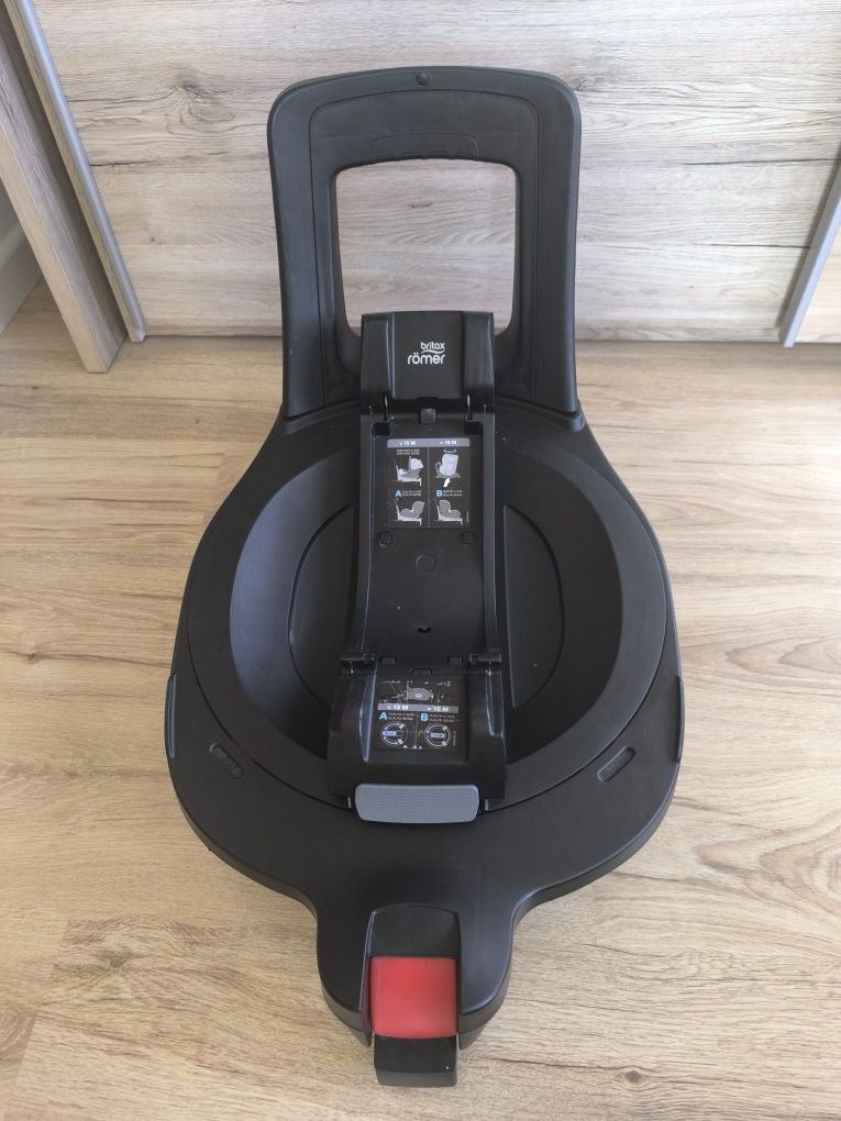 Fotelik samochodowy + baza obrotowa 360 Britax Römer Baby Safe 3 isize
