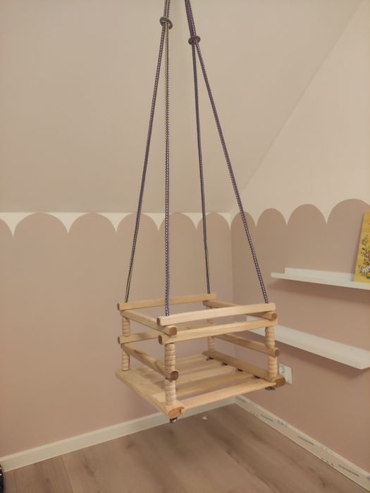 Drewniana huśtawka  dla dziecka