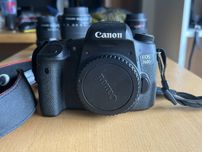 Canon 760d Corpo com carregador, bateria extra, e mochila Canon