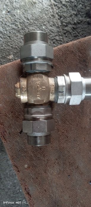 Продам триходовий термостатичний клапан з амереканками новий