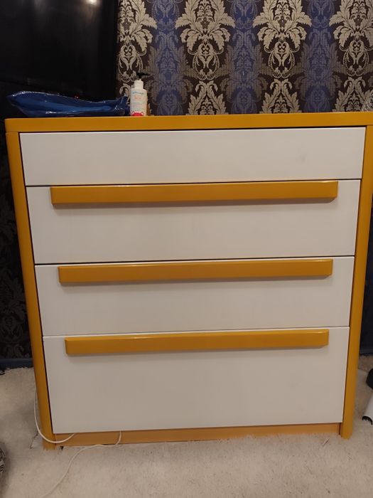 Комод с доводчиками