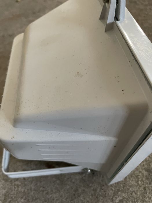 Vendo foco elro novo