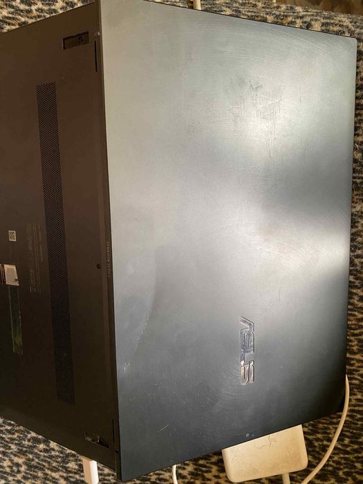 Asus ZenBook UX425J i7-1065G7 16 RAM  512 SSD