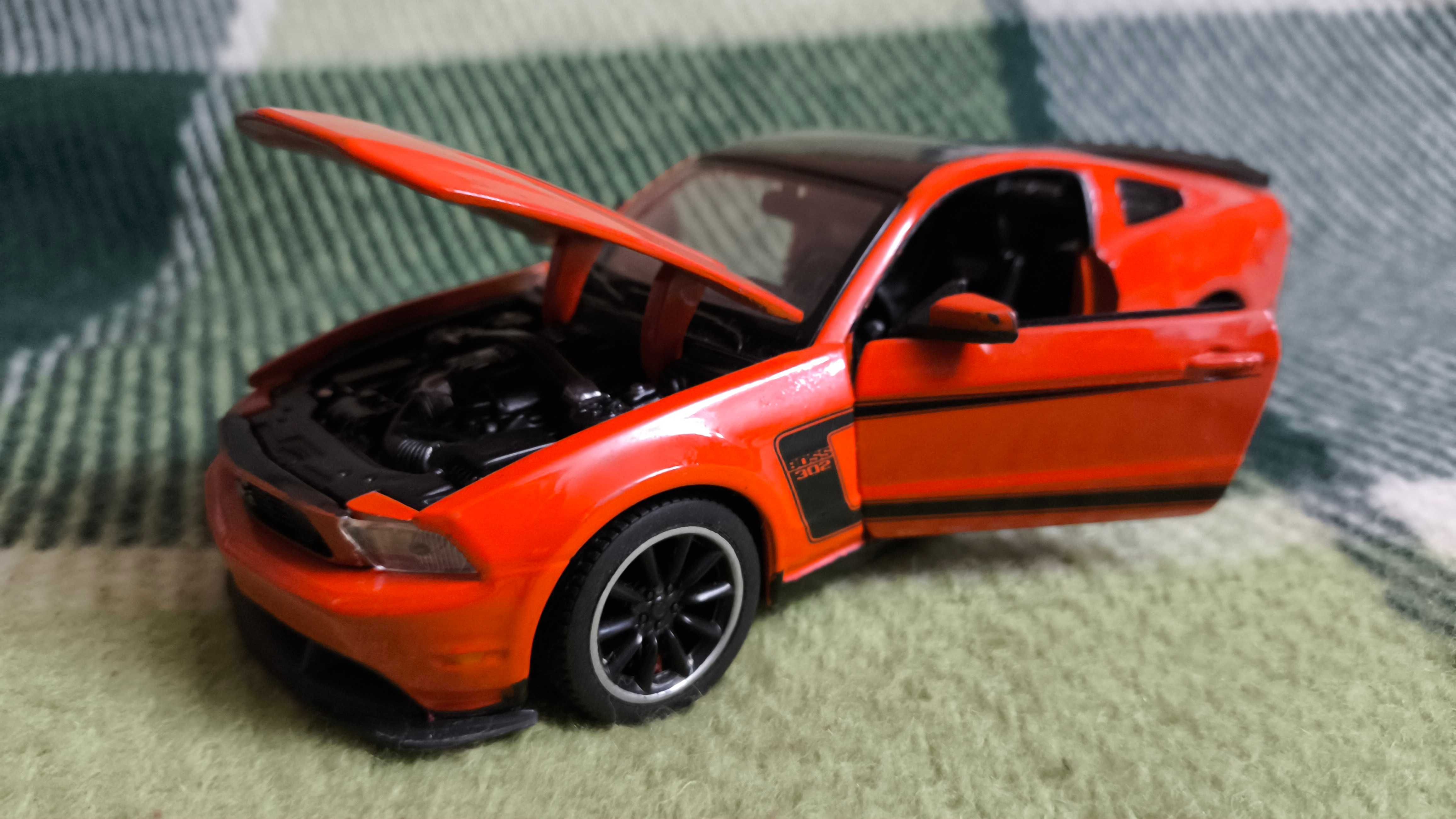 Машинка Mustang Boss 302 2012 1.24 Maisto