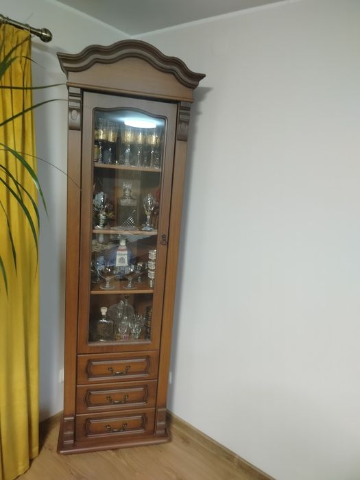 Meble krzesła Komoda lustro szafka RTV witryna