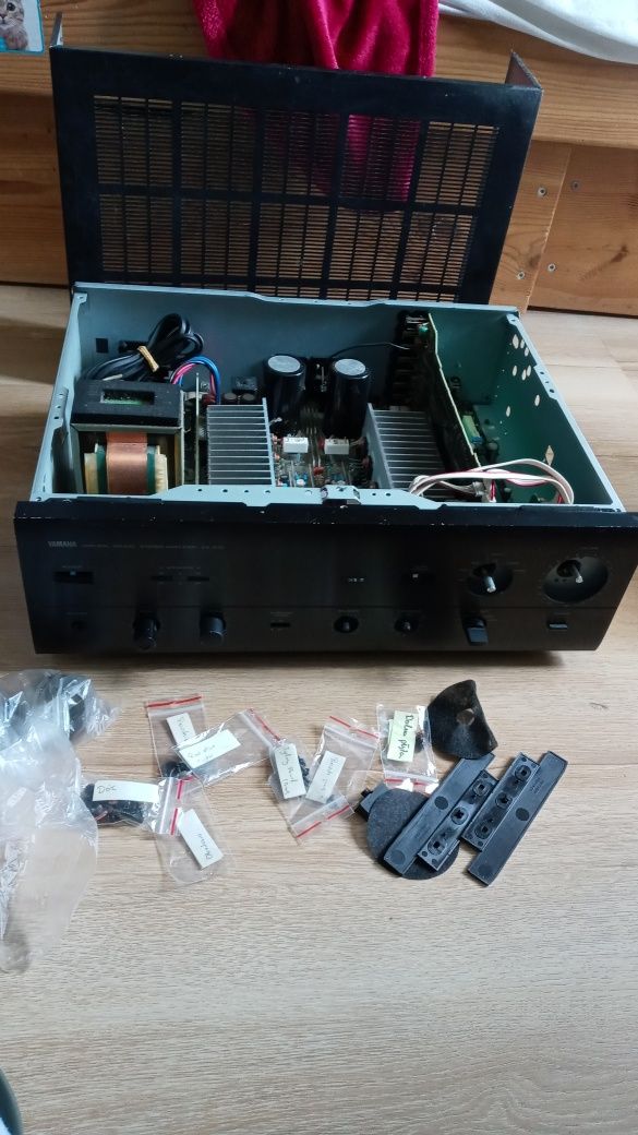Wzmacniacz Yamaha AX-570 Uszkodzony!