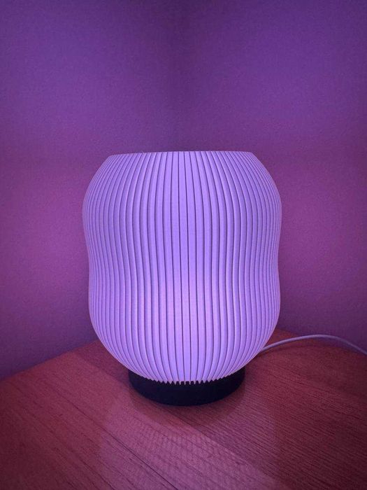 Настільна лампа з RGB підсвіткою